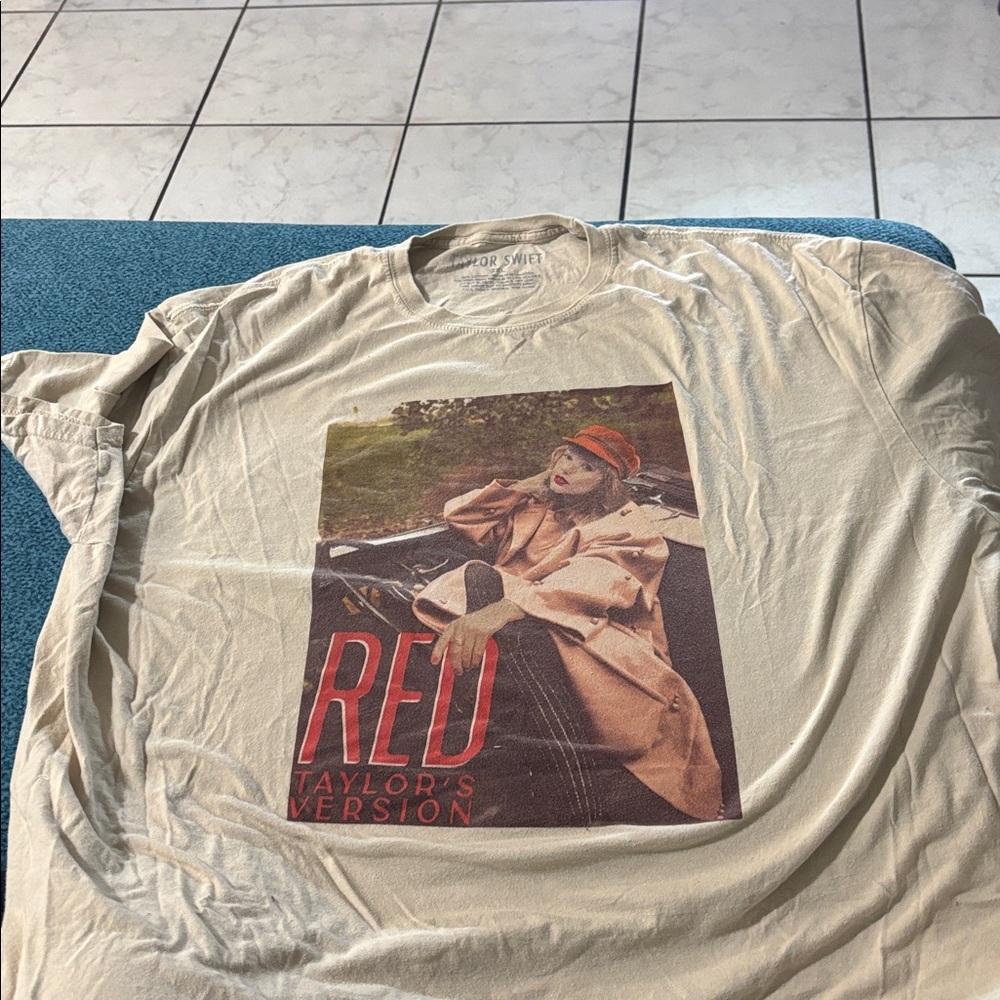 Taylor Swift Graphic T-Shirt in Cream